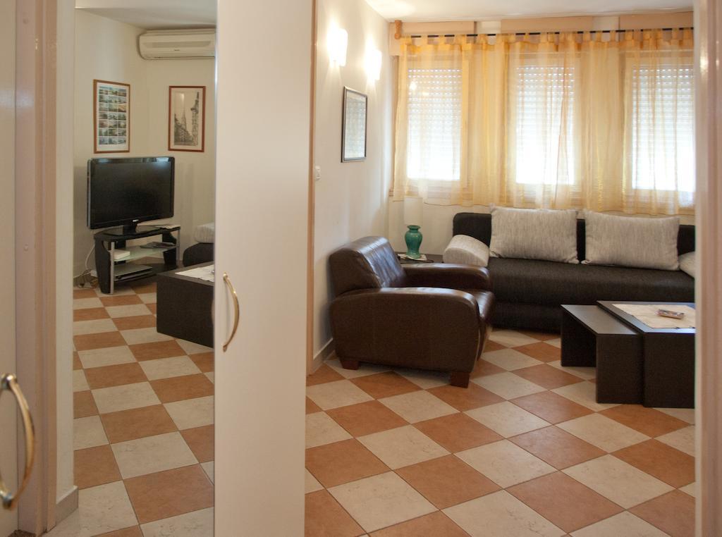 Ideal Location Split Apartments חדר תמונה