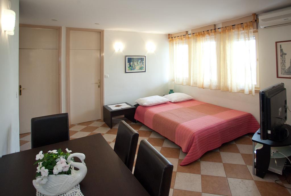 Ideal Location Split Apartments חדר תמונה