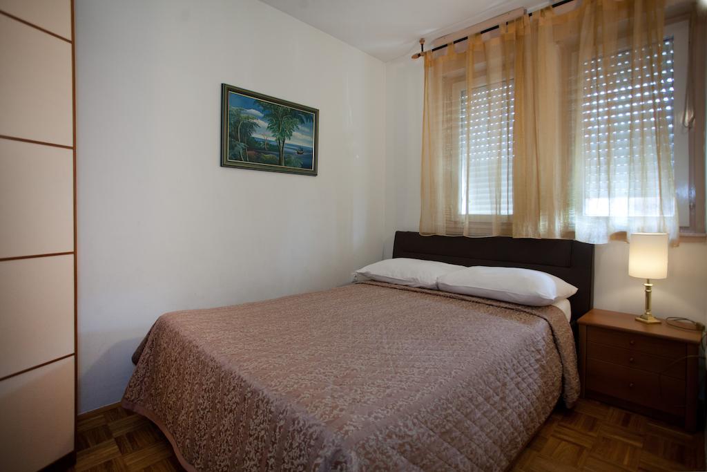 Ideal Location Split Apartments חדר תמונה
